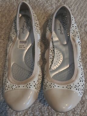 dexflex comfort Cream Laser-Cut Ballet Flats with Patent Toe